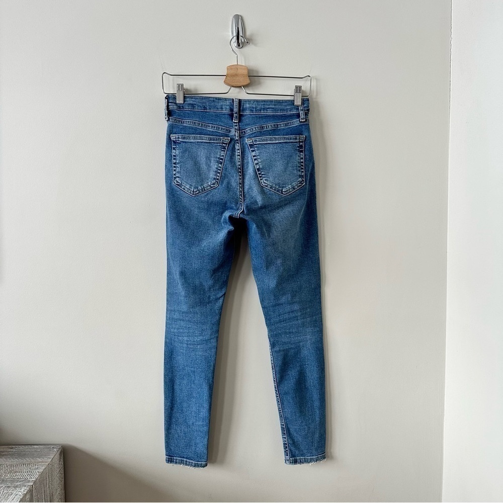 Topshop JAMIE JEANS IN MID BLUE - Picture 3 of 9